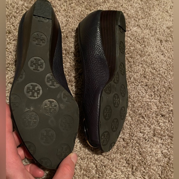 Tory Burch flats, navy, size 5 - Picture 6 of 10